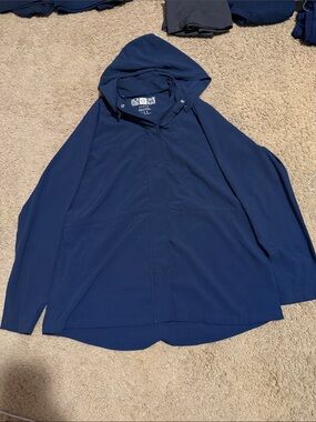 L.L. Bean Navy Hooded scrub jacket Excellent Condition